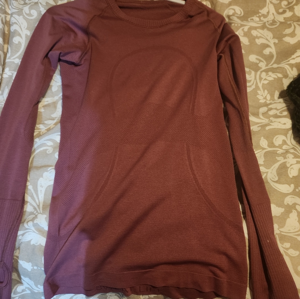 Lululemon top